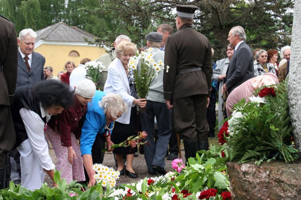 Godina represētos Latvijas armijas virsniekus un civiliedzīvotājus