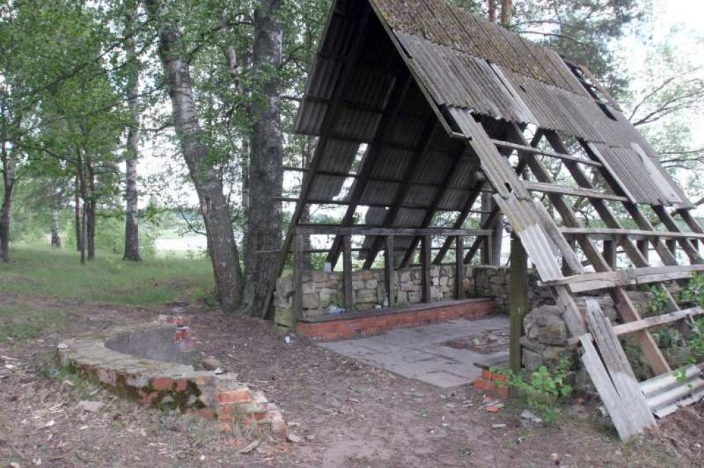 Turpinās strīds par "Lāčausi" 