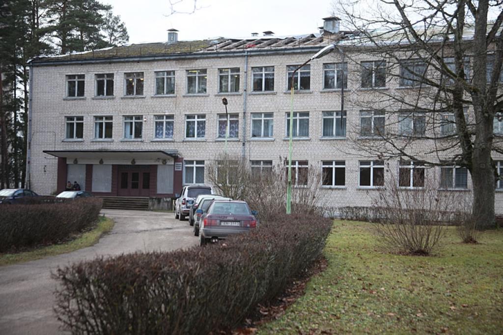 Deputāti neiebilst pārņemt profesionālās vidusskolas