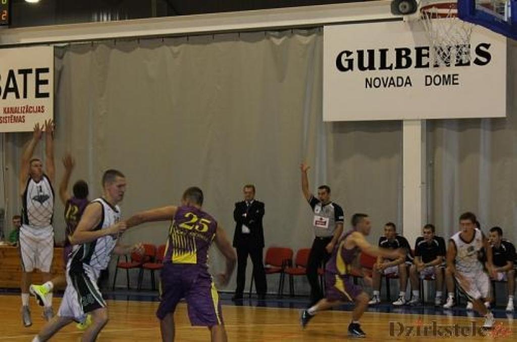 Basketbols: buki uzvar trīs spēlēs pēc kārtas