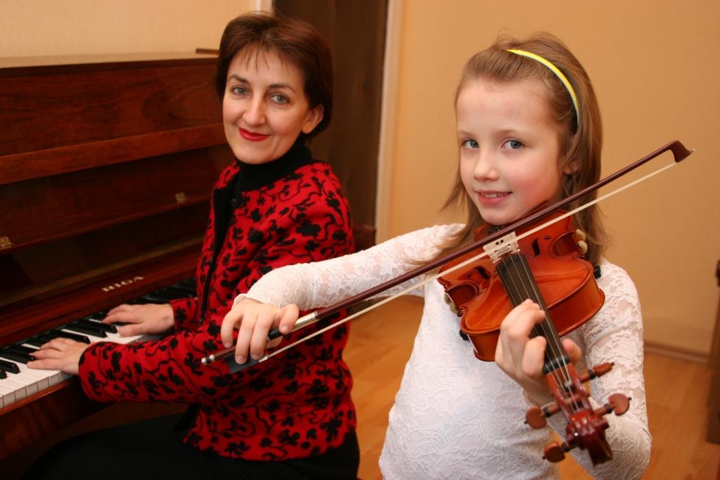 Gulbenes mūzikas skolas vijolnieces ir starp labākajām novadā