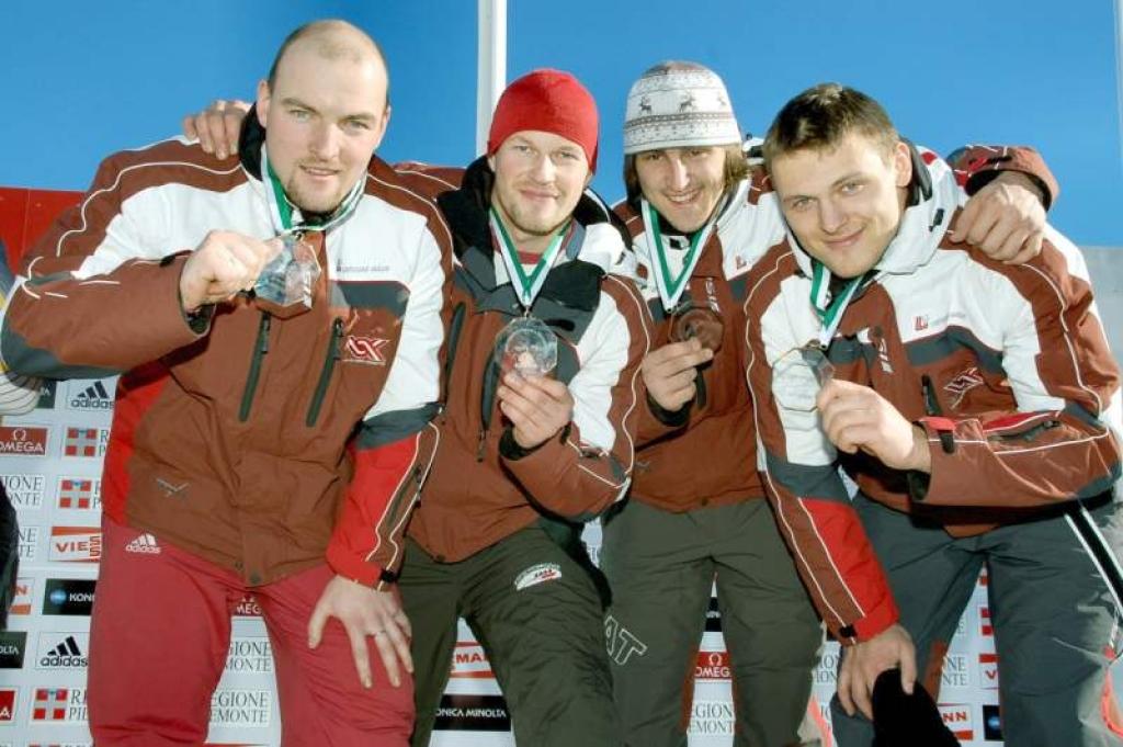 Mūsu Daumants Dreiškens kopā ar pārējiem bobslejistiem kļūst par Eiropas čempioniem