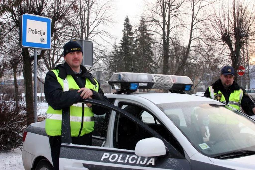 Ceļu policija garajās svētku brīvdienās pārbaudījusi 570 autovadītājus