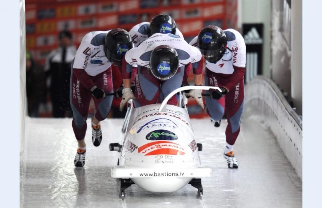 Bobslejs: Melbārža četrinieku ekipāžai pirmais goda pjedestāls