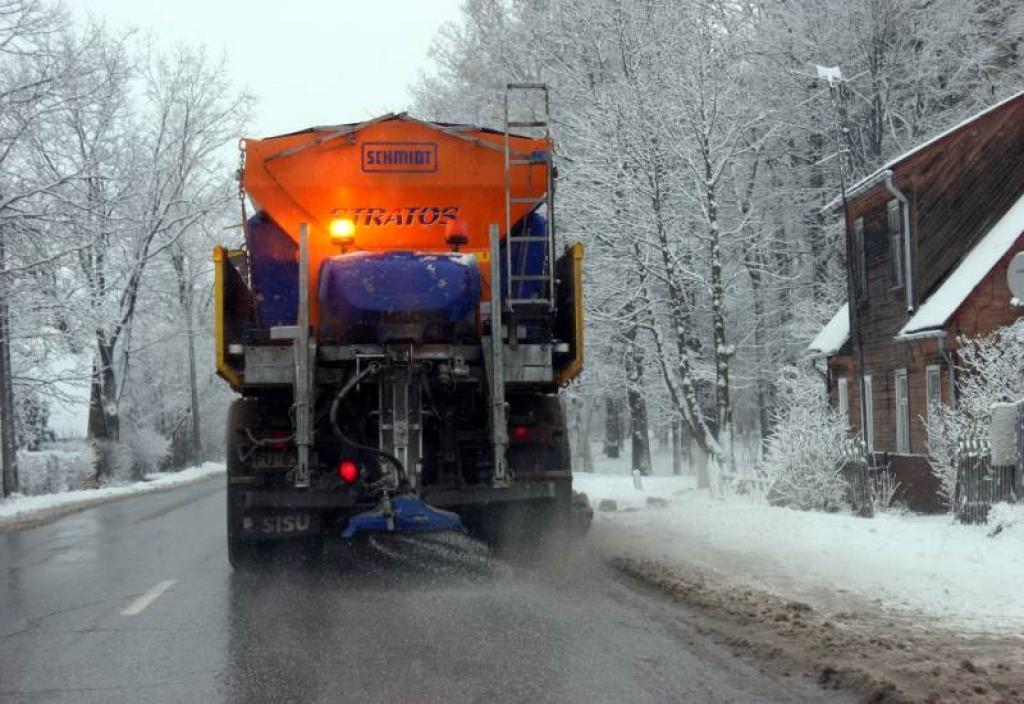 Ceļus tīra atbilstoši uzturēšanas klasēm