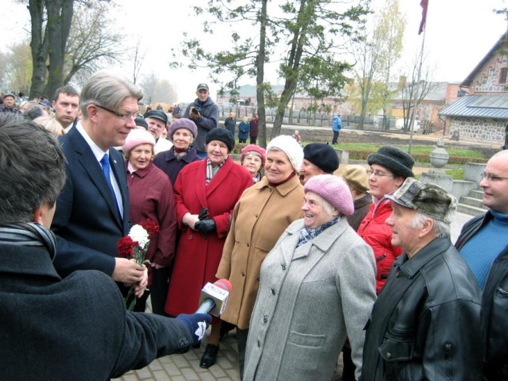 Valsts prezidents noskaidro iedzīvotāju viedokli par krīzi valstī