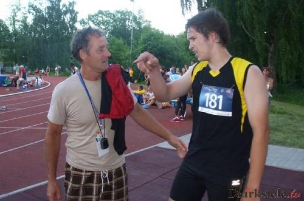 Godinās labākos sportistus (anketa)