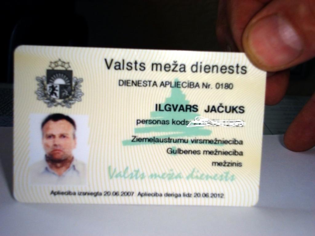 Meža darbiniekiem būs jaunas dienesta apliecības