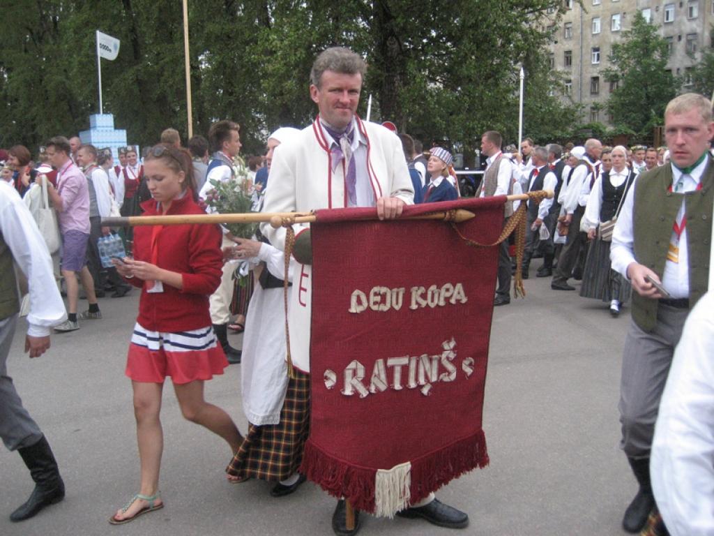 Portāla lietotāju foto: deju kopa "Ratiņš" Deju svētkos (papildināts). 6.07.13