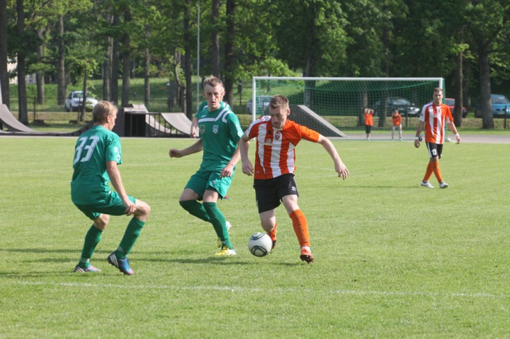Latvijas 1.līgas spēle: FB "Gulbene" pret Valmieras FK . 1.06.13