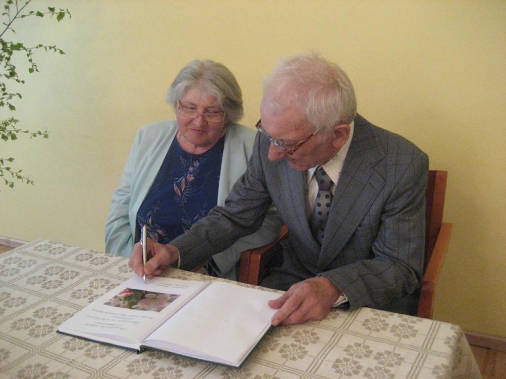 Ģimenes svētkos svin Zelta, Smaragda un Dimanta kāzas. 11.05.13