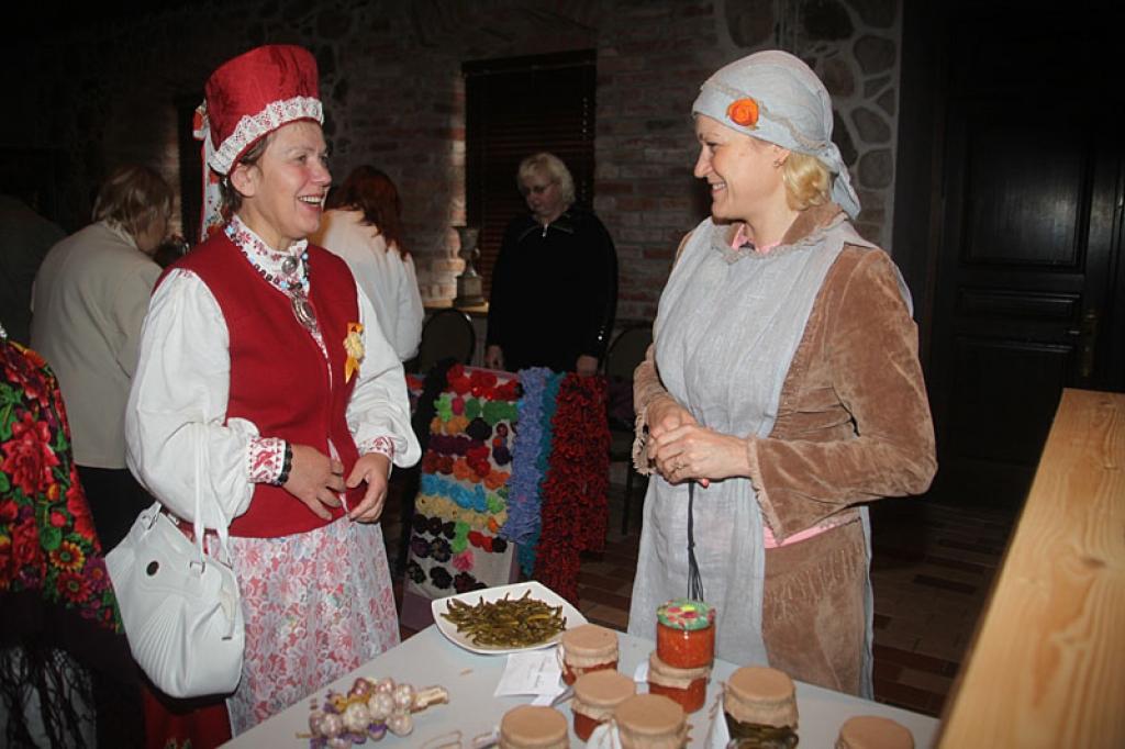 Vecgulbenes muižā konferencē tiekas Baltijas valstu sievietes. 13.10.12