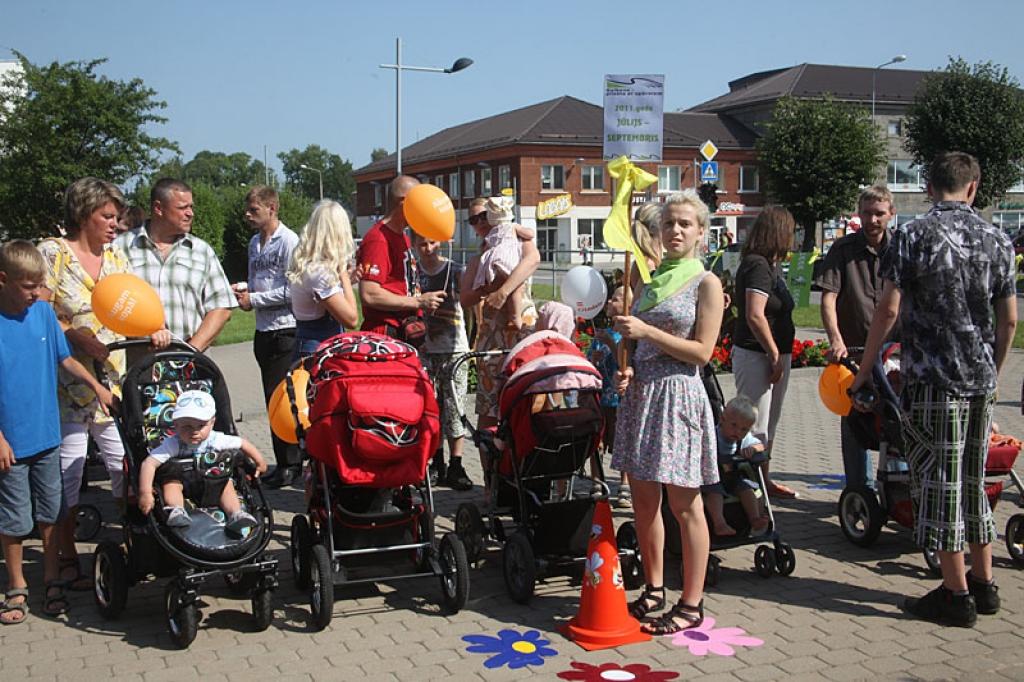 Pilsētas svētki: bērnu rīts, tirdziņš. 28.0712