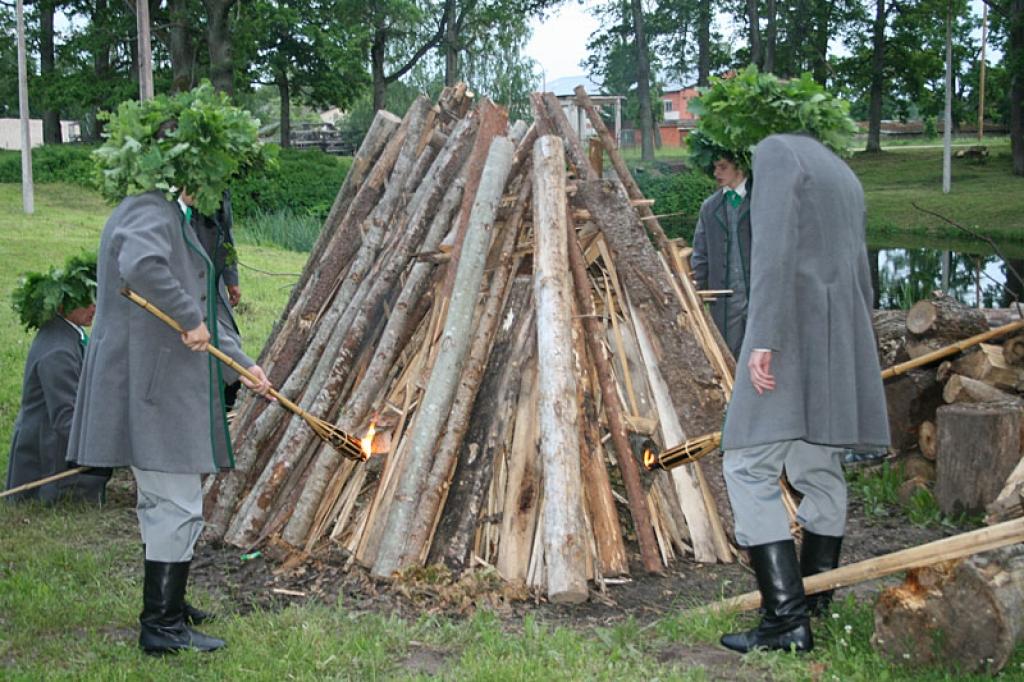 Mazie Beļavas deju svētki "Sakursim uguntiņu!". 16.06.12