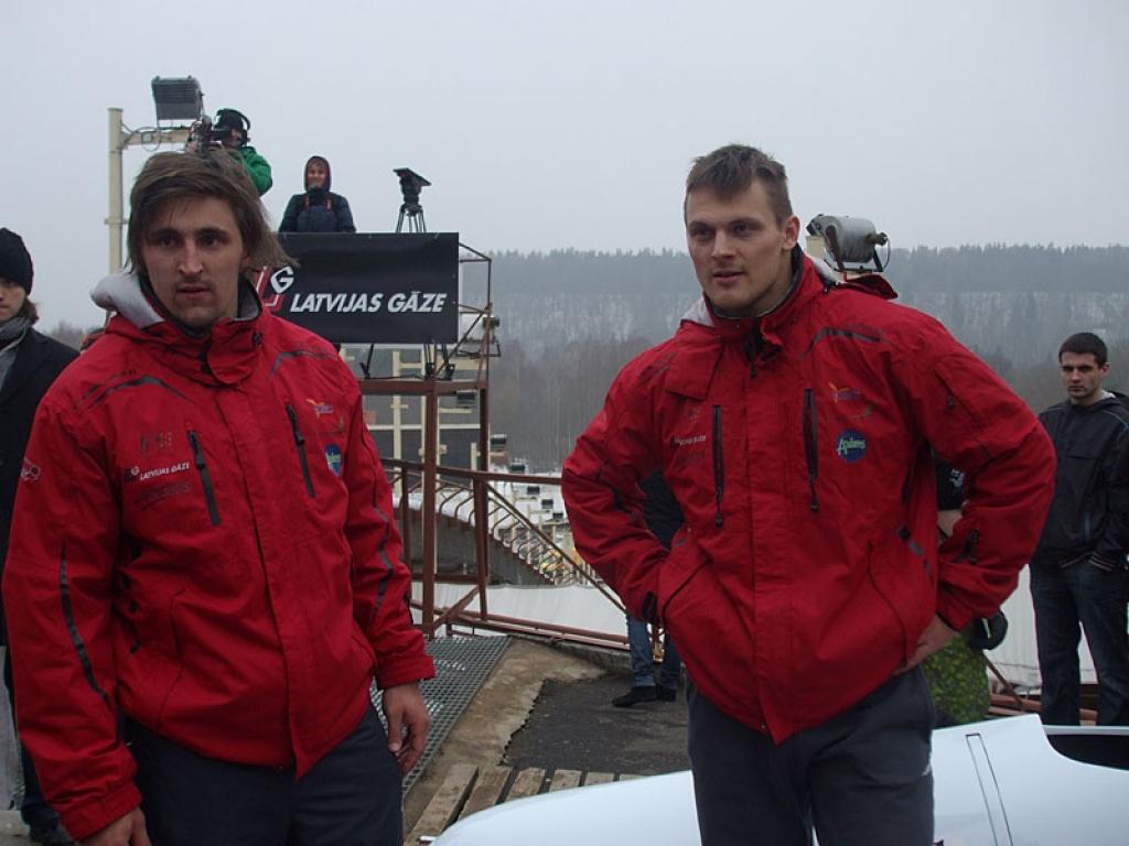 Bobslejs: divniekos nedaudz pietrūkst līdz pjedestālam
