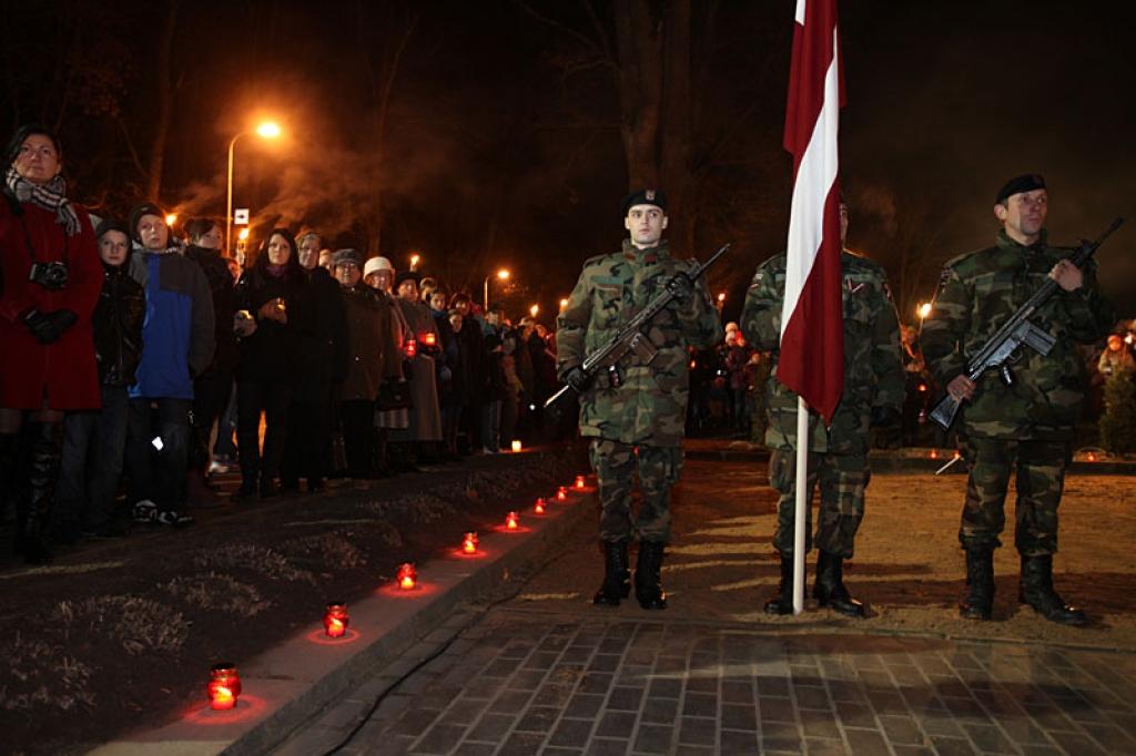 Lāčplēša dienas lāpu gājiens uz Brīvības pieminekli. 11.11.11