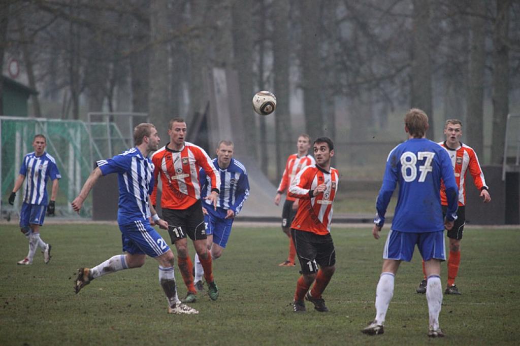 Latvijas virslīgas čempionāta šīssezonas pēdējā spēle: FB "Gulbene" pret SK "Liepājas metalurgs" - 0:1. 5.11.11 