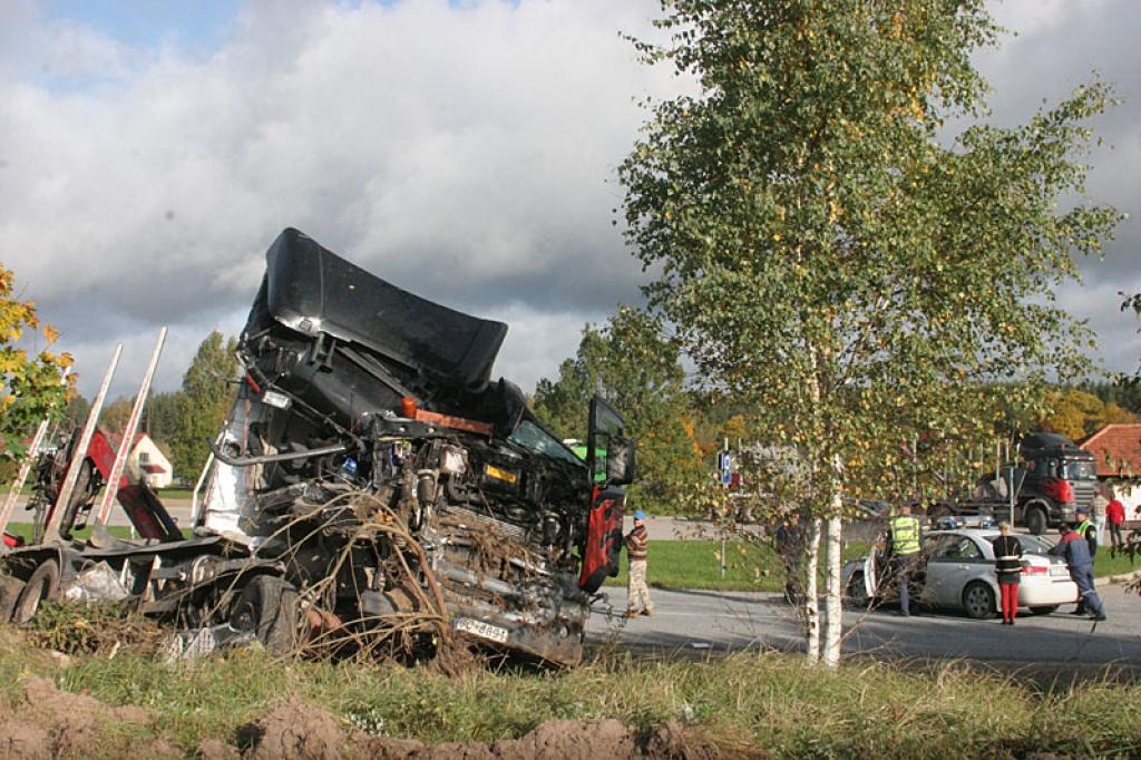 Divu smago automašīnu sadursme Rankas pagasta "Lācītēs". 28.09.11