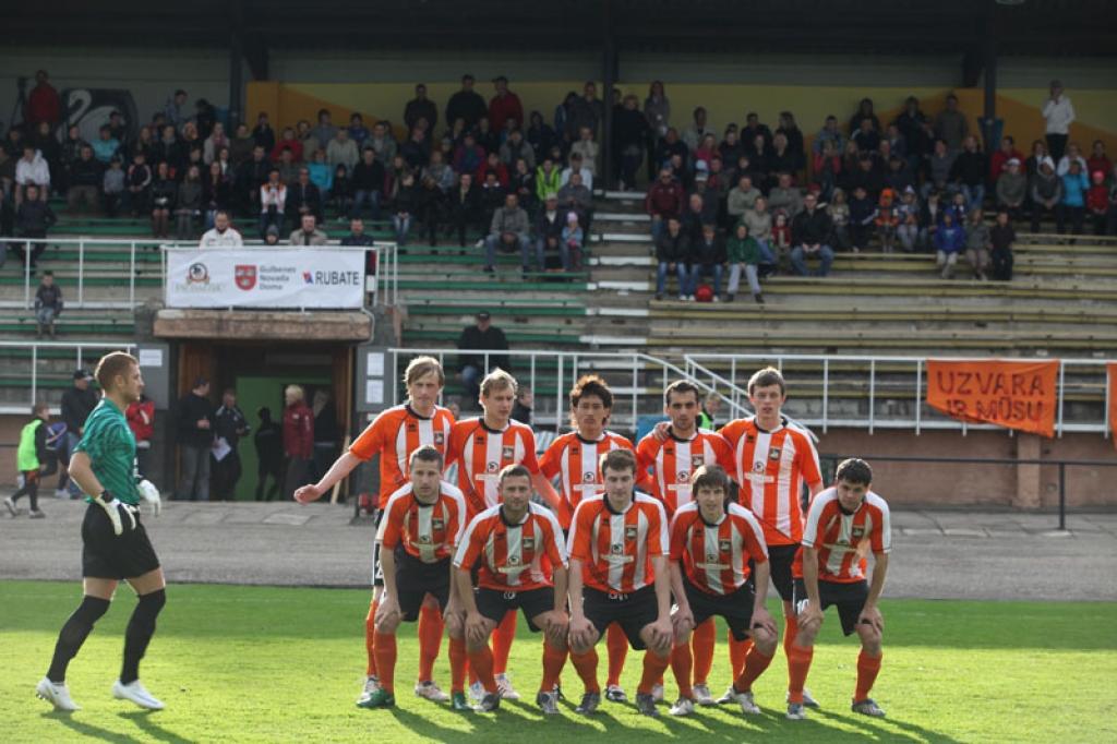 Latvijas virslīgas futbola čempionāts: FB "Gulbene" pret  Rīgas JFC "Olimps".  30.04.11