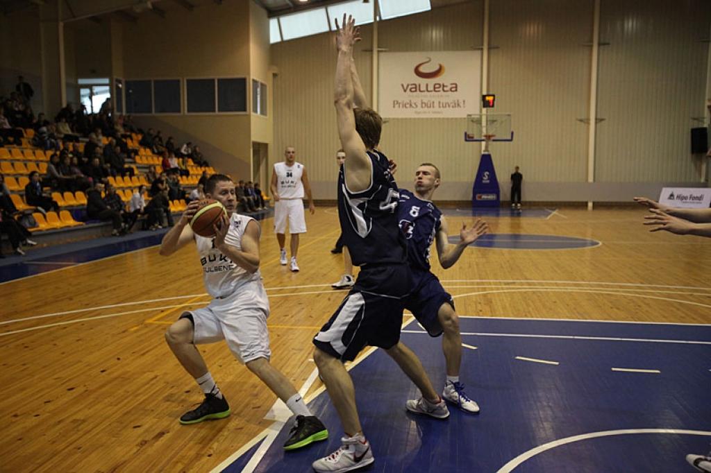 Ceturtdaļfināla spēlē "Gulbenes Buki" tiekas ar Ogres BS basketbolistiem (79:64). 7.04.11