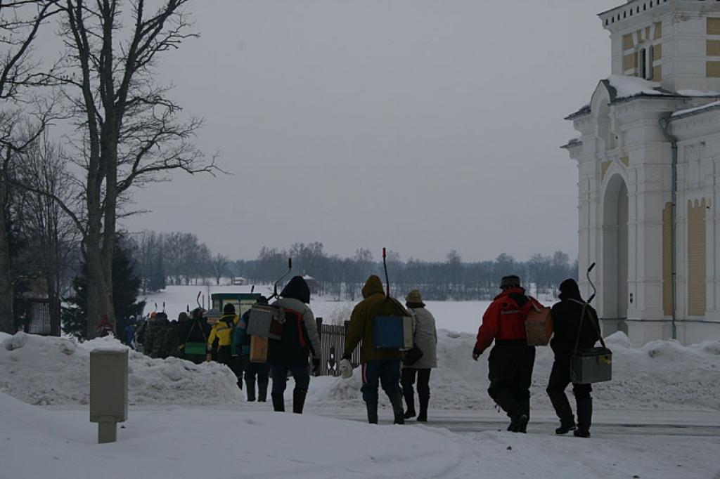 Stāmeriena: sacensības gan zemledus makšķerēšanā, gan distanču slēpošanā. 26.02.11