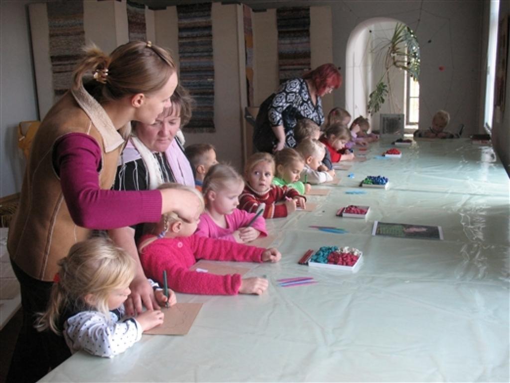 Muzejpedagoģiskā nodarbība "Plastilīna pavēlnieks" bērnudārzu audzēkņiem Gulbenes vēstures un mākslas muzejā