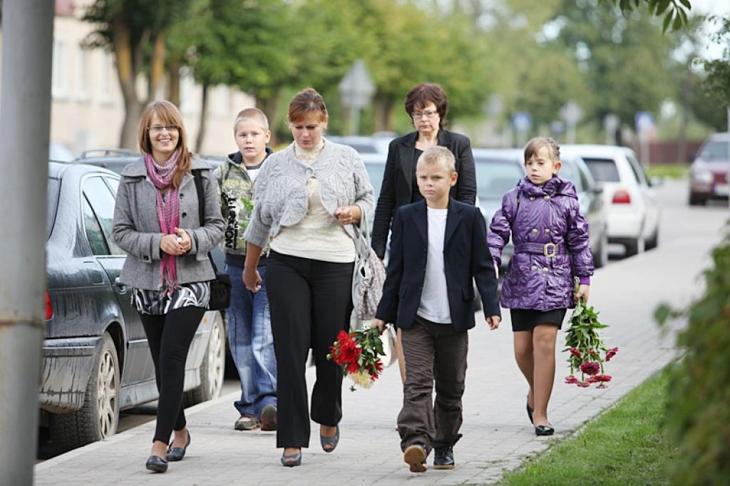 Zinību diena: Bērzu sākumskolā, Gulbenes vidusskolā un Daukstes pamatskolā. 1.09.10