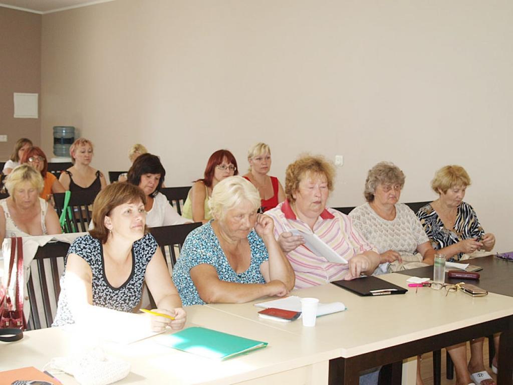 Gulbenes novada 20 latviešu valodas un literatūras skolotāji radošajā nometnē Rankā.