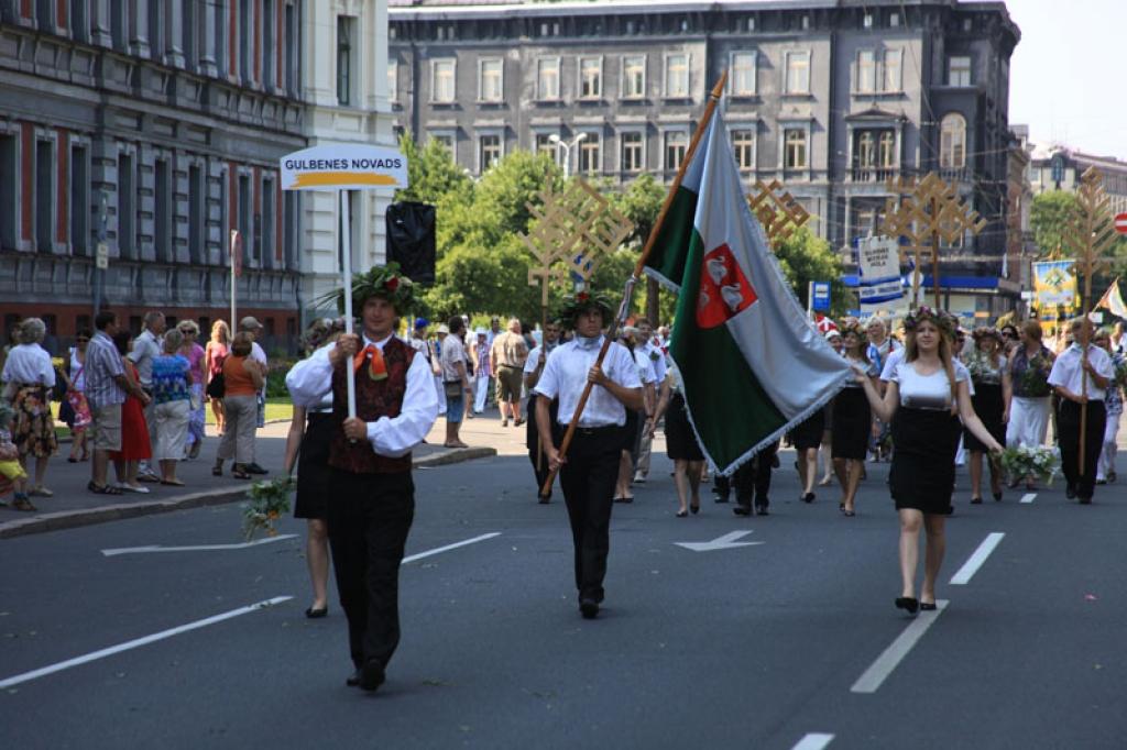 10.Skolu jaunatnes dziesmu un deju svētku gājiens Rīgā. 10.07.10