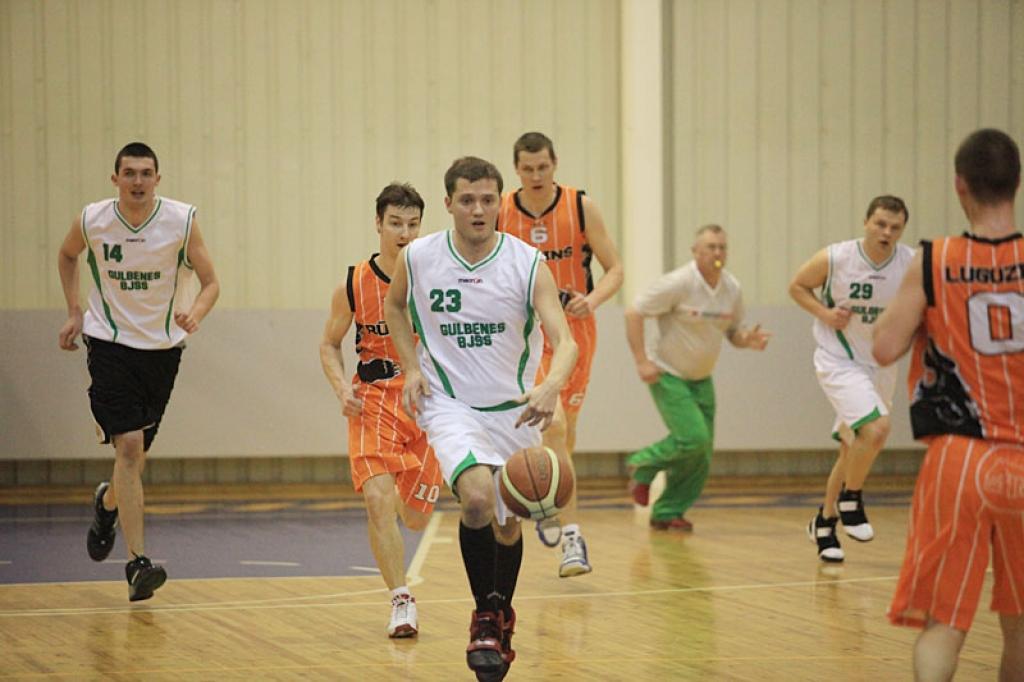 Gulbenes novada basketbola spēles vīriešu komandām. 28.03.10.