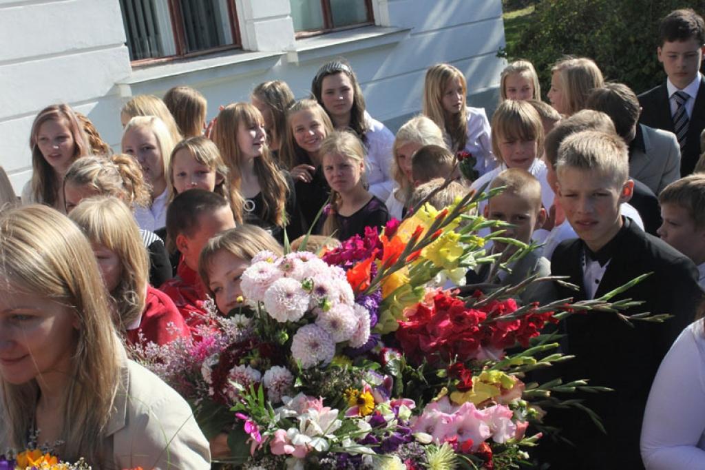 1.septembris Bērzu sākumskolā, Gulbenes ģimnāzijā un Gulbenes 2.vidusskolā