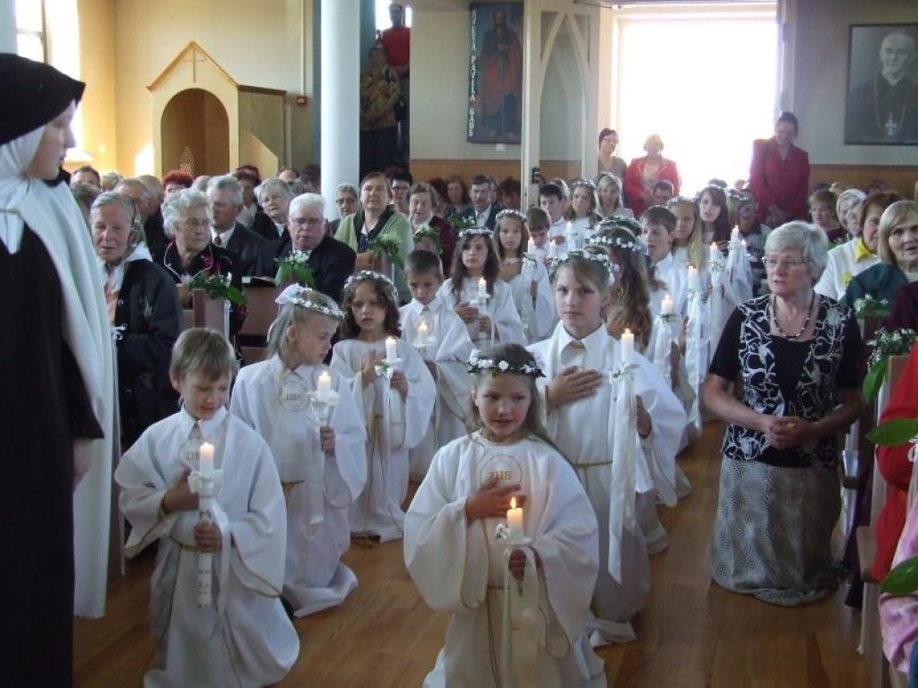 Vasarsvētki un iesvētīšana Gulbenes katoļu baznīcā ( 31.05.09.)