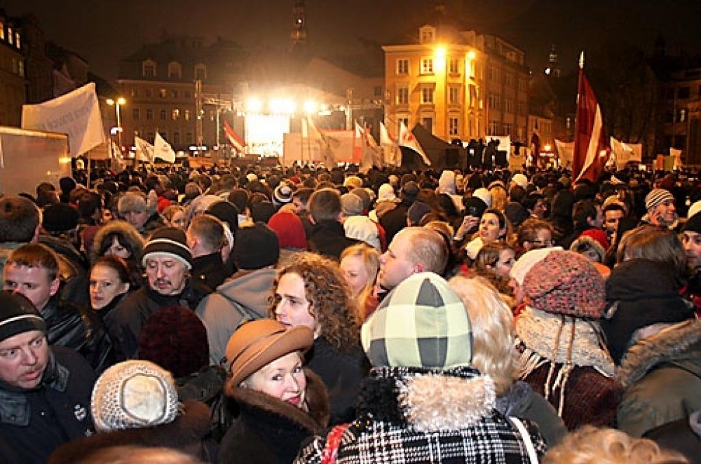 13.janvāris. Protesta  akcija Rīgā, Doma laukumā.