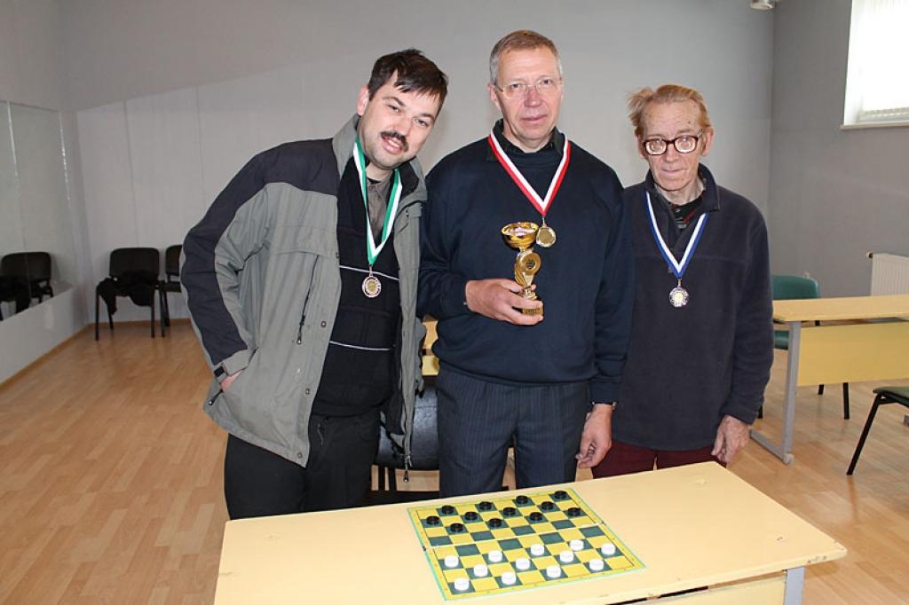 Dambrete: nosaka čempionus