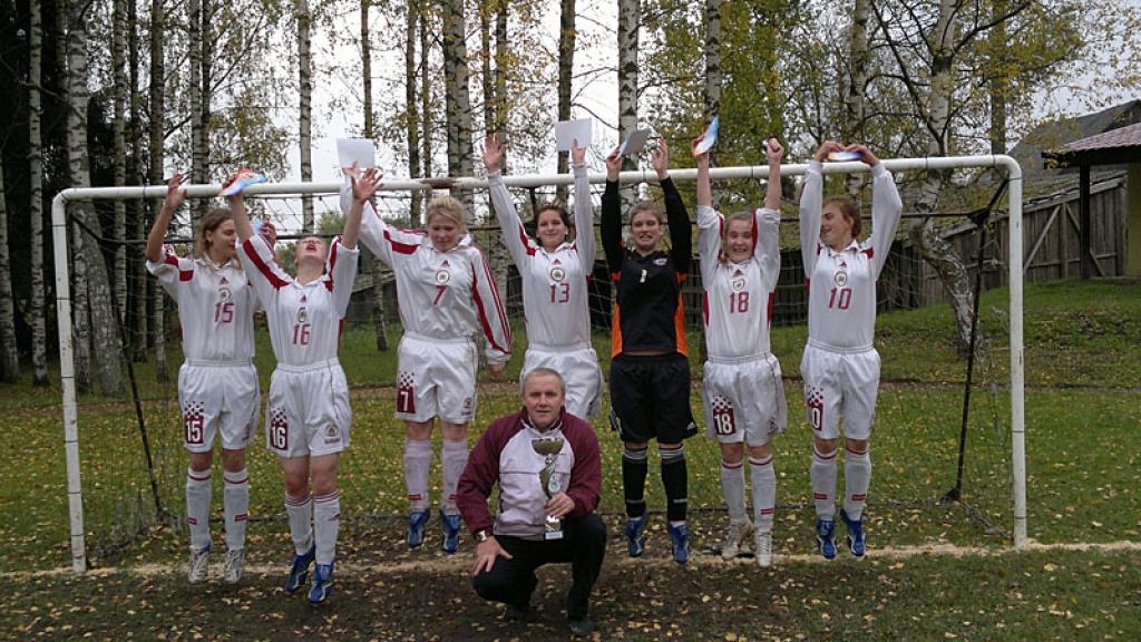 Iegūst republikas kausu meiteņu futbolā