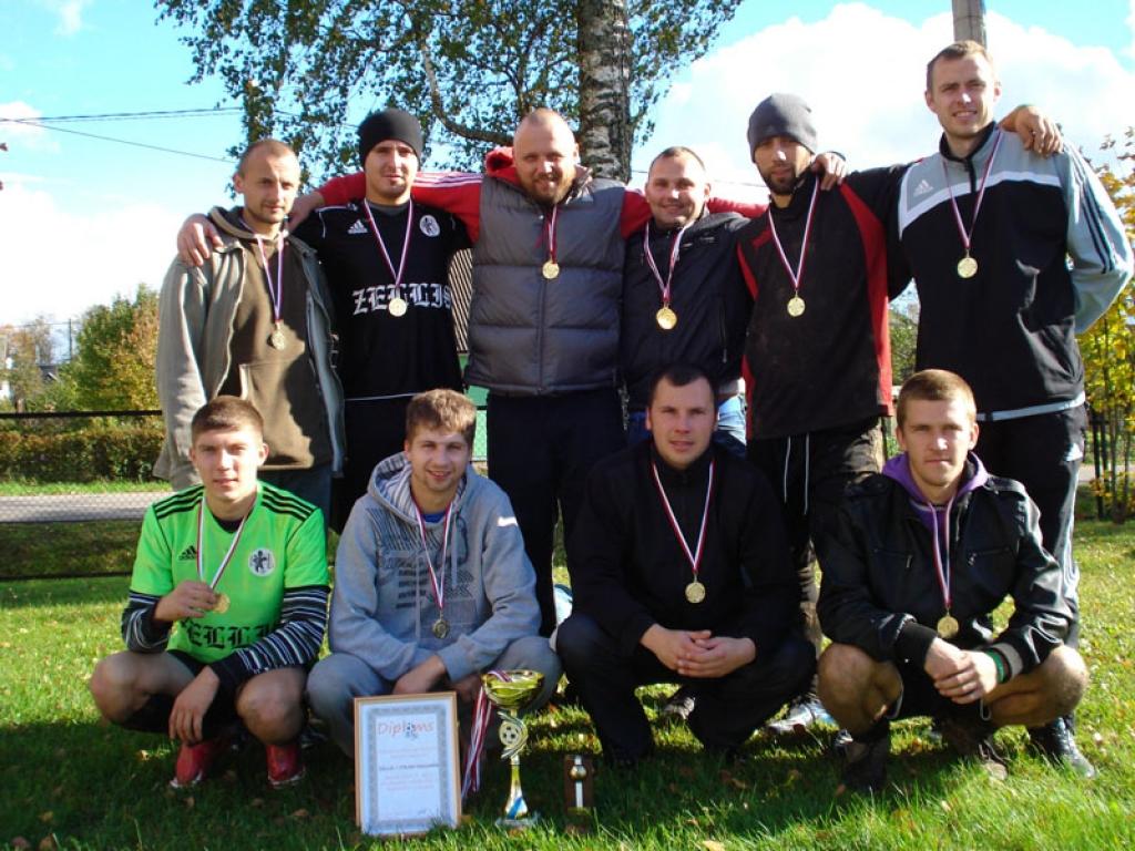 Minifutbols: iegūst zelta un sudraba godalgas