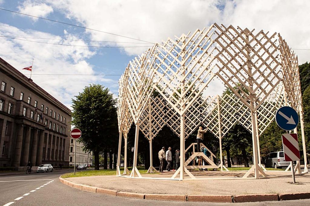 Rīgas centru rotā "Sidraba birzs vainags"
