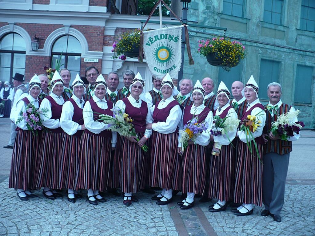 „Vērdiņš” dejo Cēsīs