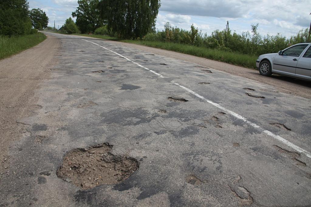 No Robežkalna uz Lejasciemu apstrādās ceļa virsmu