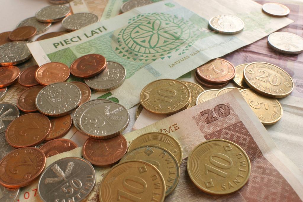 Algas ir nedaudz lielākas 