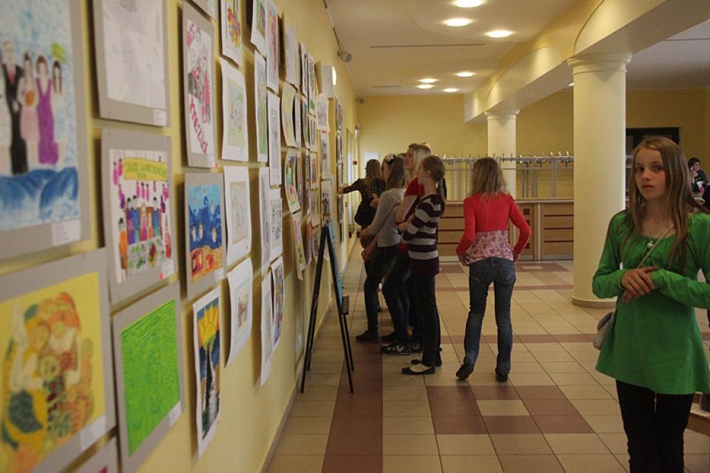 Caur mākslu pauž sajūtas par savu ģimeni