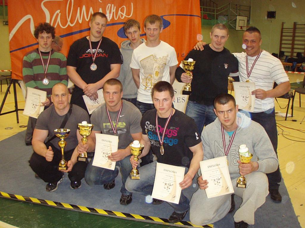 Trīscīņa: veiksmīgi startē Latvijas čempionātā