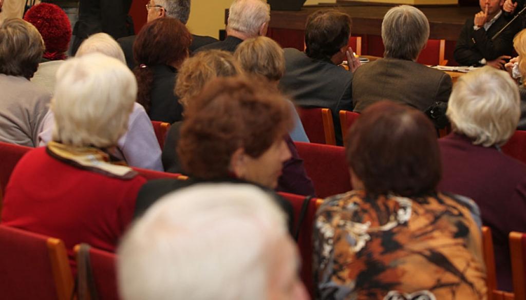 Pensionāri veltīgi gaida viešņas no ministrijas