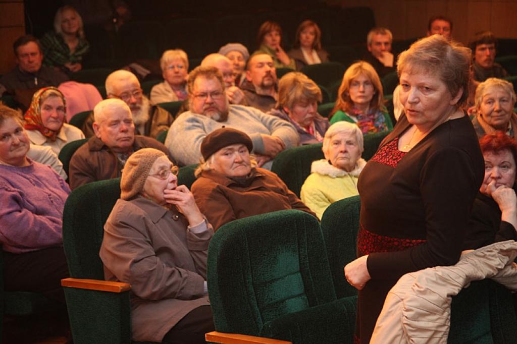 Lizumnieši rosina pašvaldību pils remontam ņemt kredītu