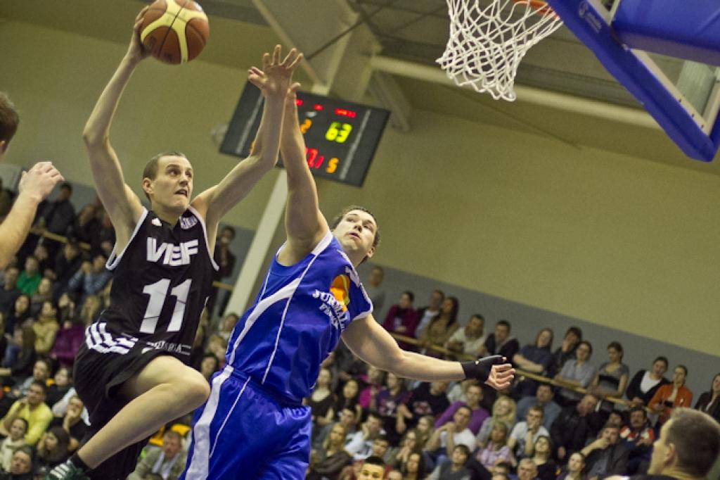 Basketbols: 1.divīzijas spēlē pārliecinošu uzvaru pār jūrmalniekiem gūst BK "VEF" komanda