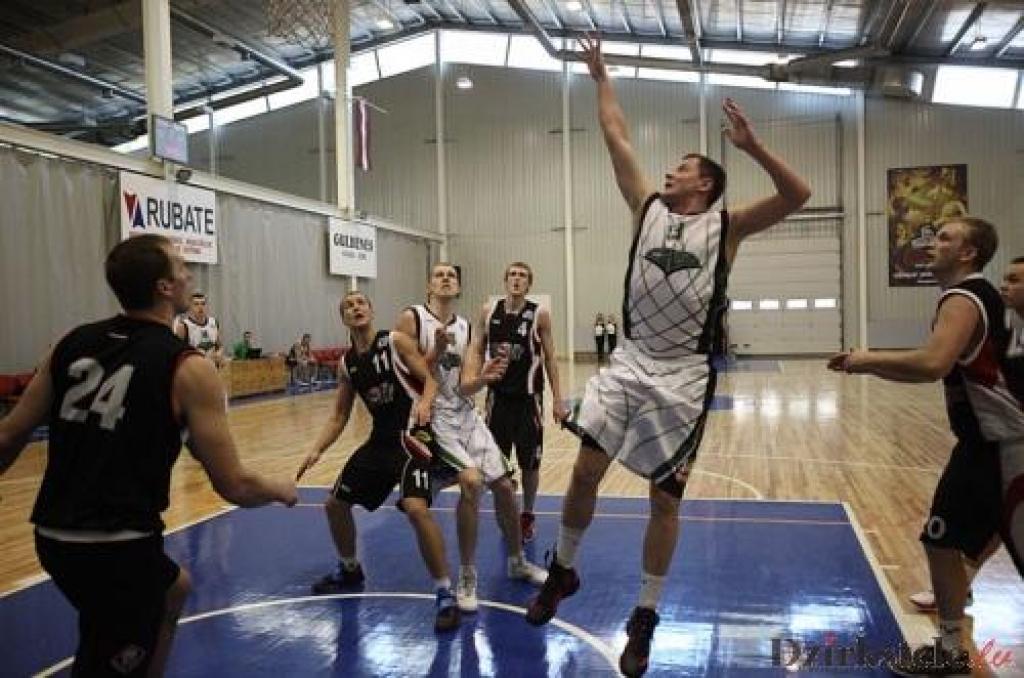Basketbols: Buki sezonu pabeidz ar skaistu uzvaru