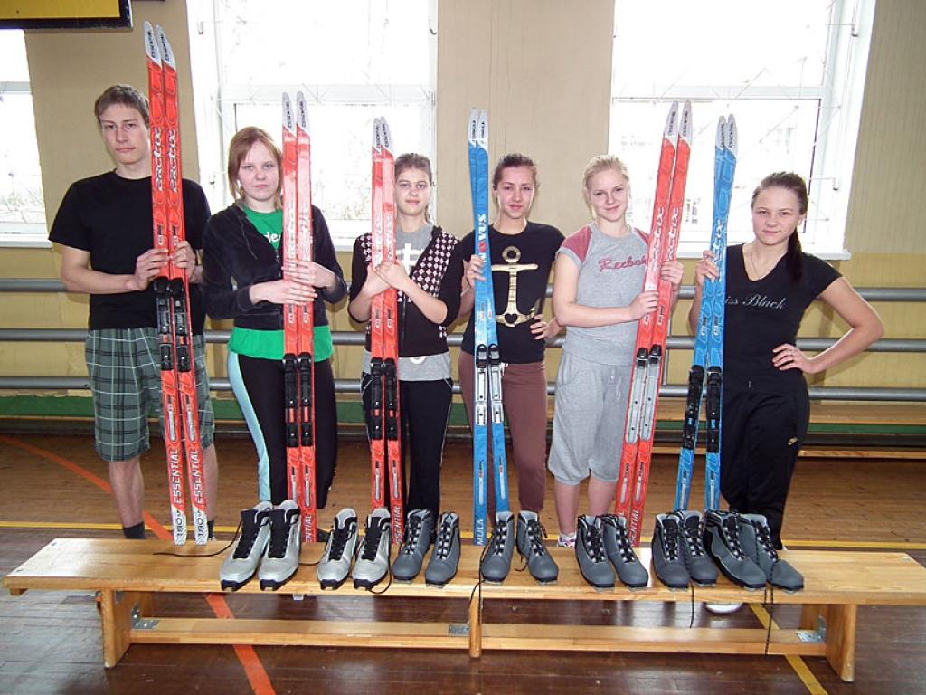 Skolēni tiek pie jauna sporta inventāra
