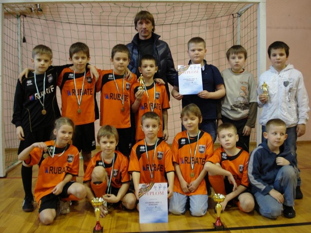 Telpu futbols: Izcīna bronzas medaļas