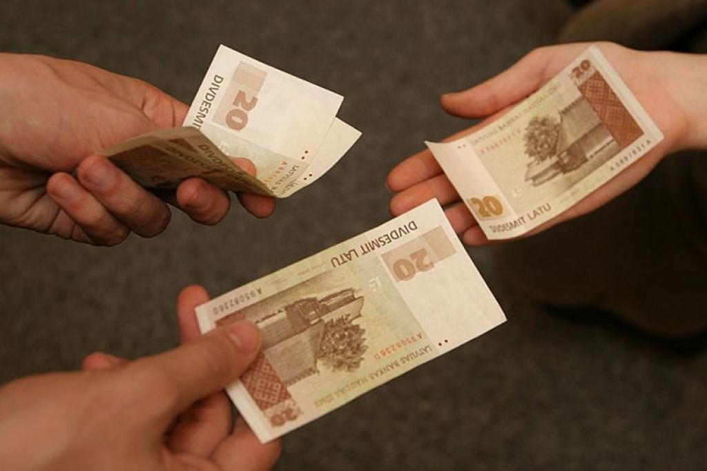 Paredz, bet negarantē sociālos labumus