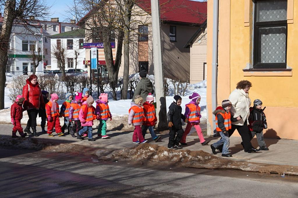 Bērnudārzu audzinātājas saņems vairāk